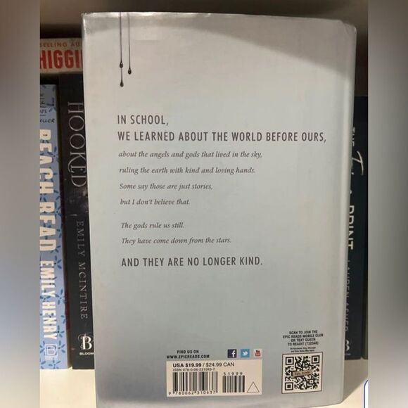 Red Queen by Victoria Aveyard - Picture 2 of 4